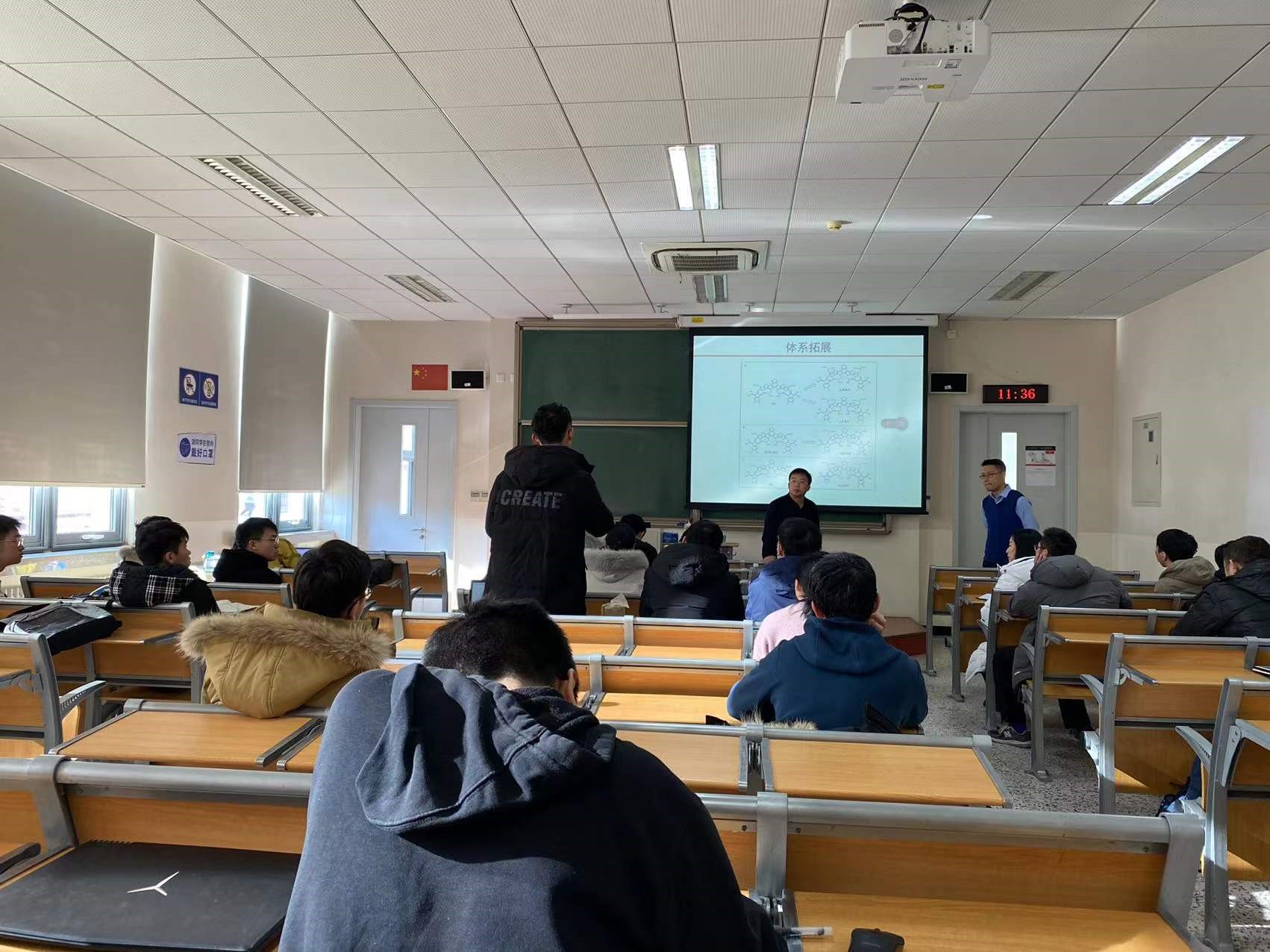 孙艳明教授受邀为材料科学与光电技术学院学子作“高性能有机太阳能电池研究”讲座