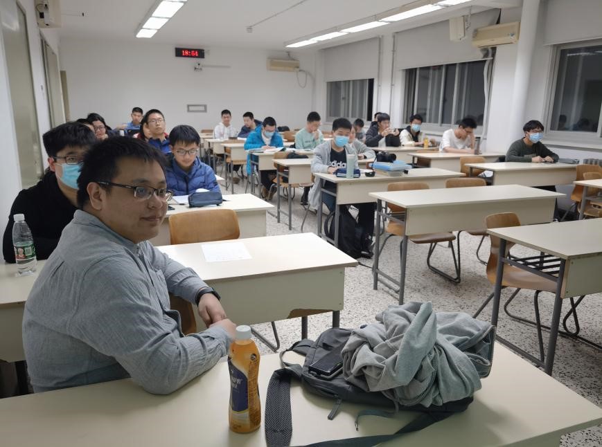材料学院举办系列学子故事分享讲座第二讲