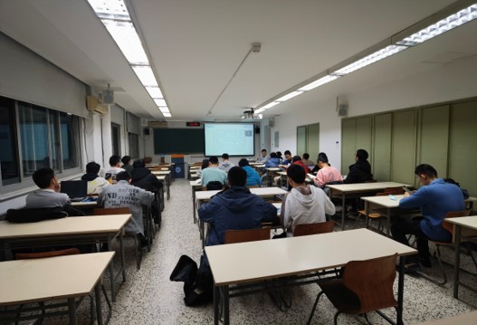 材料学院举办系列学子故事分享讲座第二讲