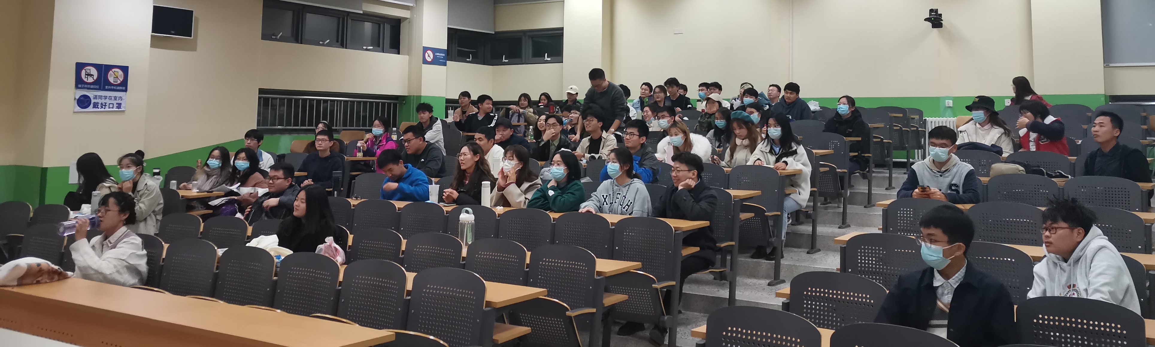 材料学院1207班举办“英语电影之夜”第三季