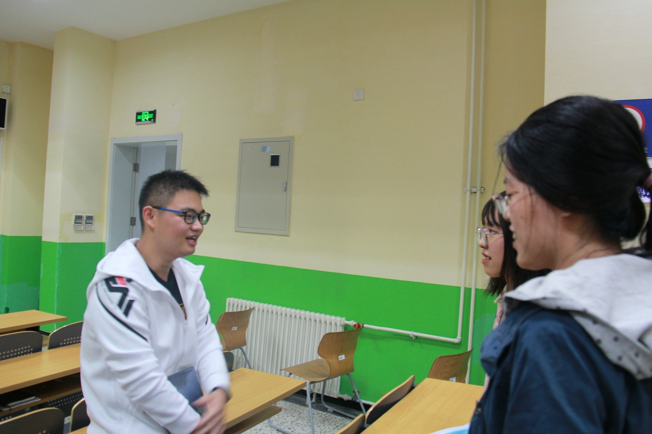 材料学院1207班第一次“英语电影之夜”圆满举办